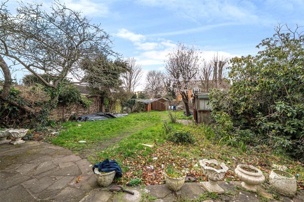 Property photo 3 of 14 Garden