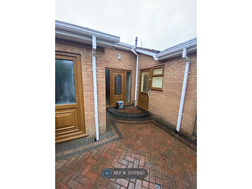 Property photo 3 of 33 Front Entrance