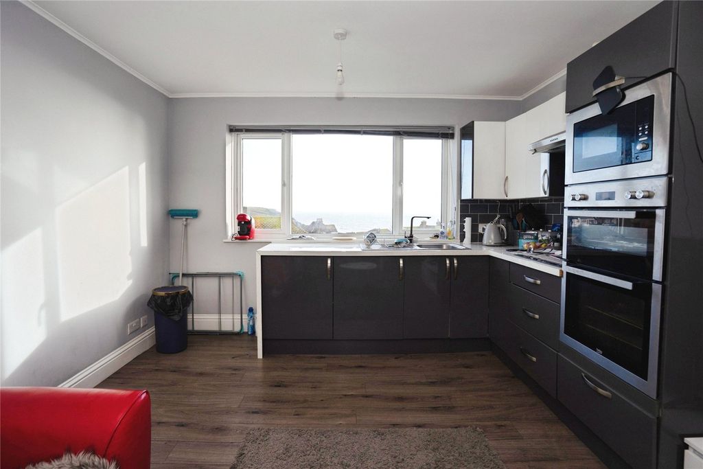 Property photo 3 of 32 Kitchen