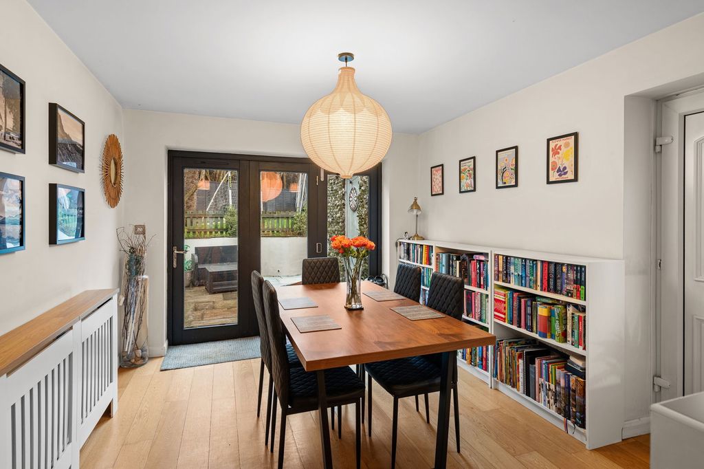 Property photo 3 of 21