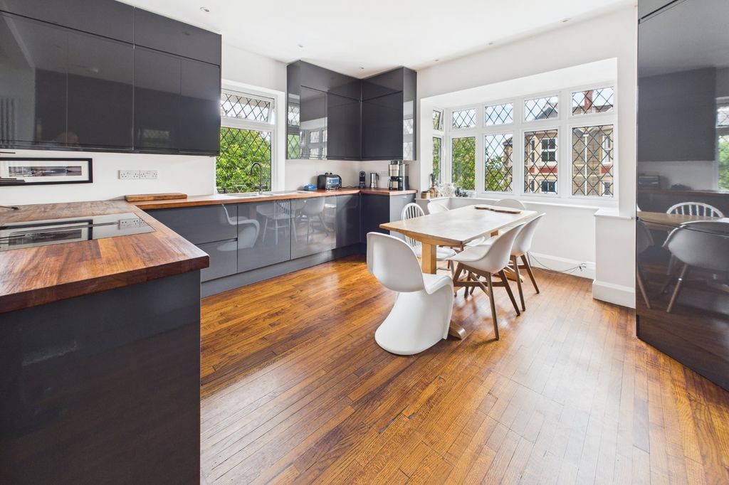 Property photo 3 of 15 Kitchen/Dining