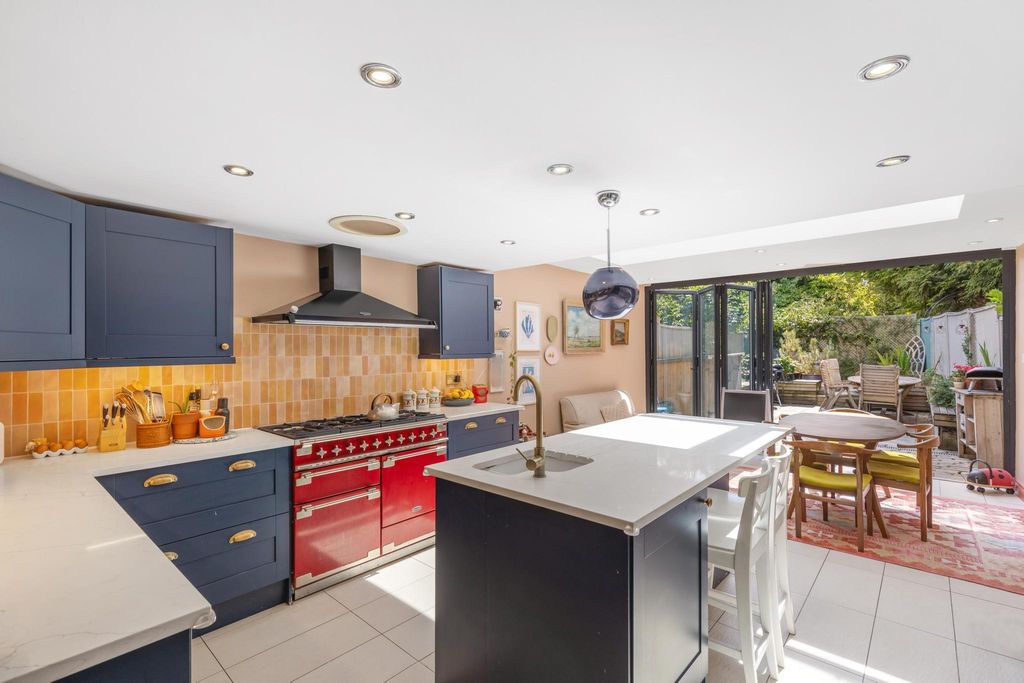 Property photo 2 of 23 Image