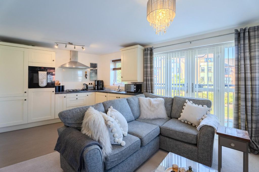 Property photo 2 of 10 Alderney Close-10.Jpg