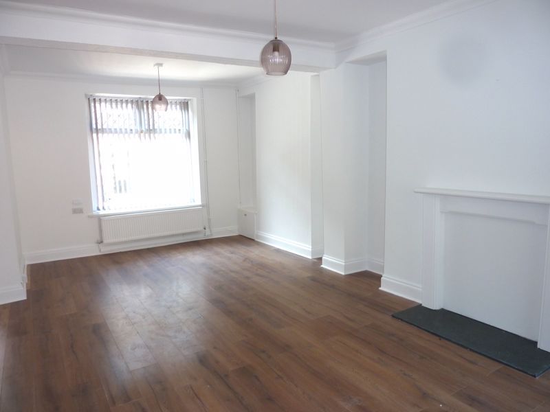 Property photo 2 of 13 Lounge/ Dining Room