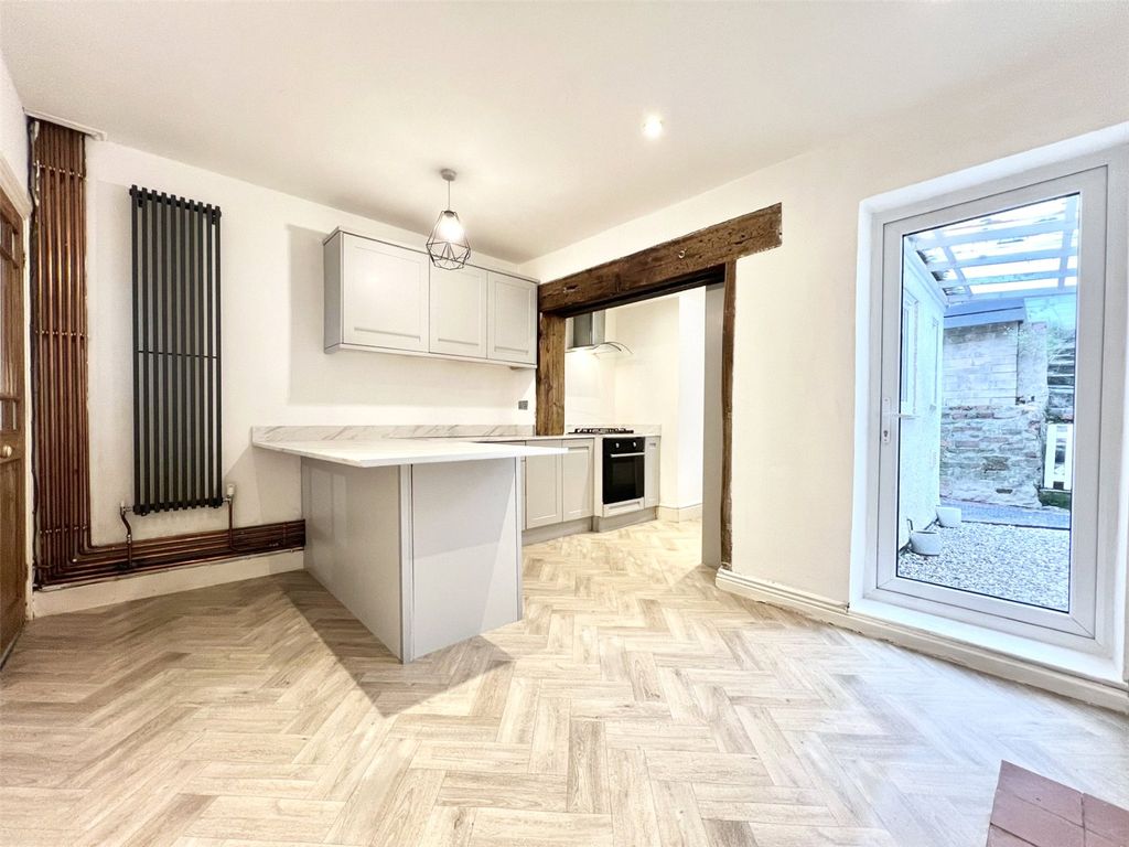 Property photo 2 of 19 Picture No. 14