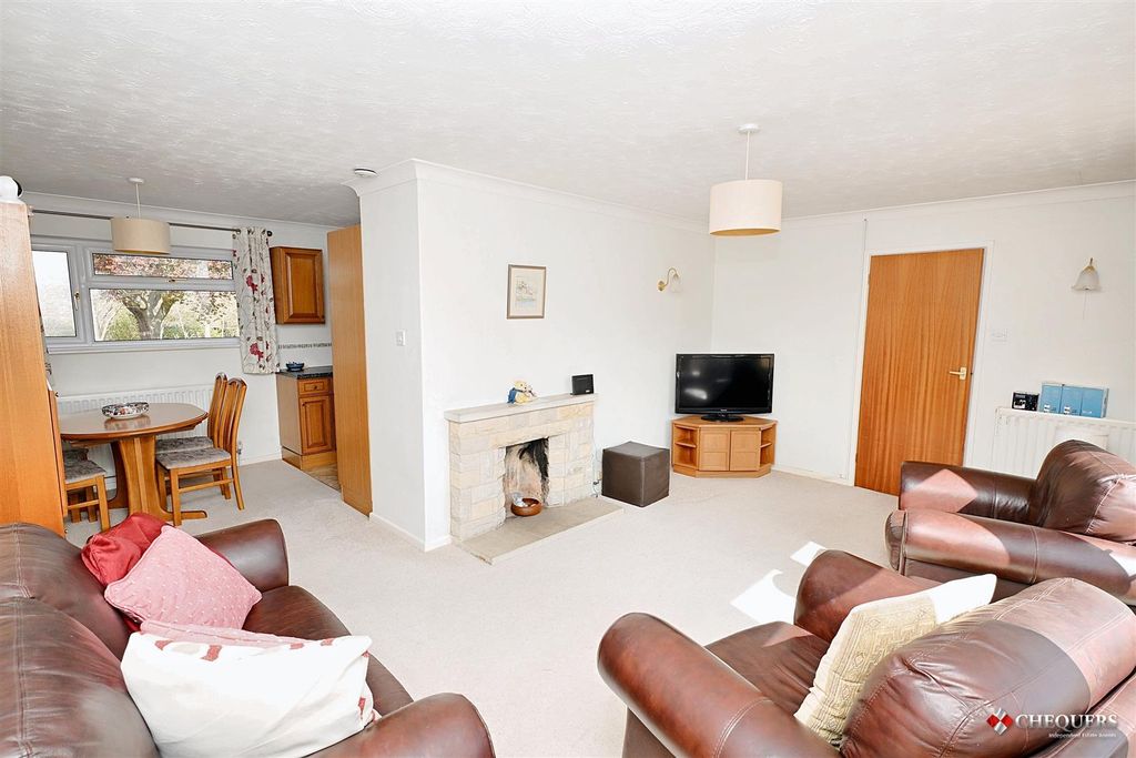 Property photo 3 of 13 Lounge/ Dining Room