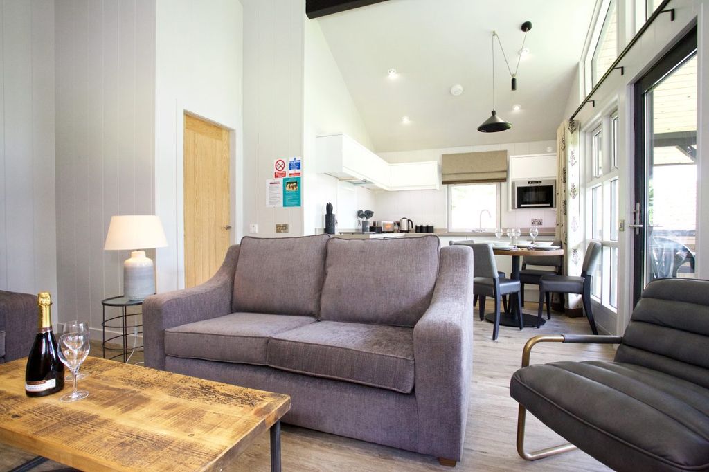 Property photo 2 of 16 Img 7874