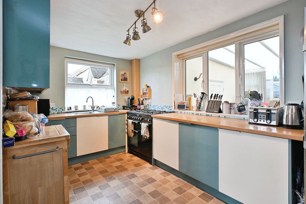 Property photo 2 of 17