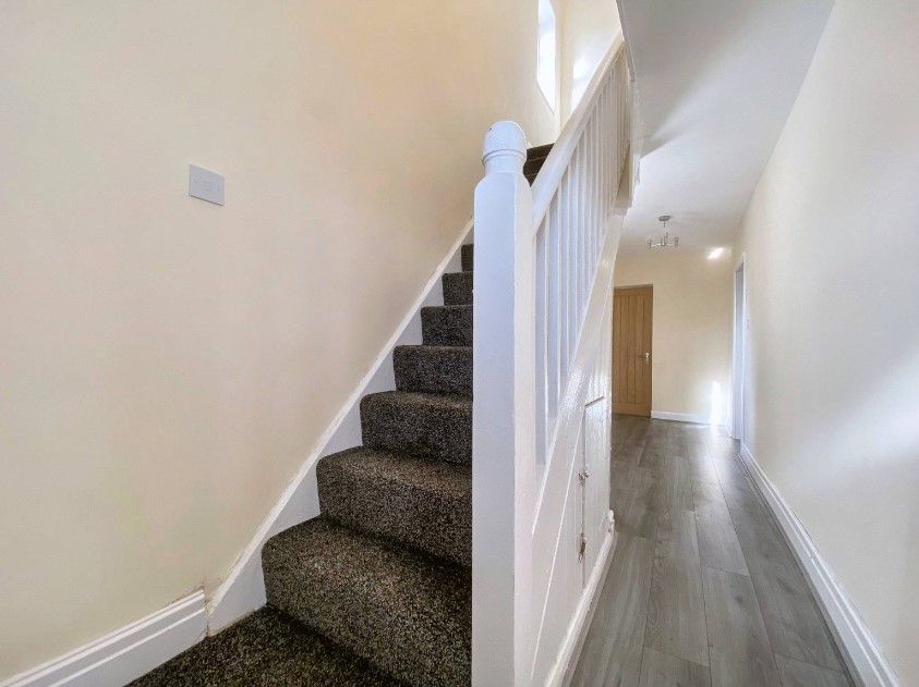 Property photo 2 of 10 Hall