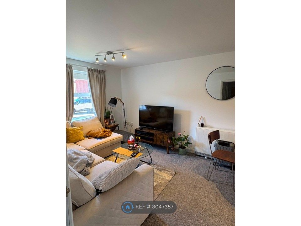 Property photo 2 of 12 Living Room/Dining