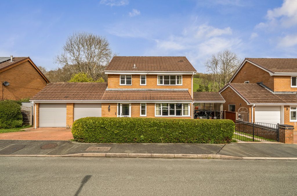 Property photo 1 of 19 1447303-19-69E0F0...