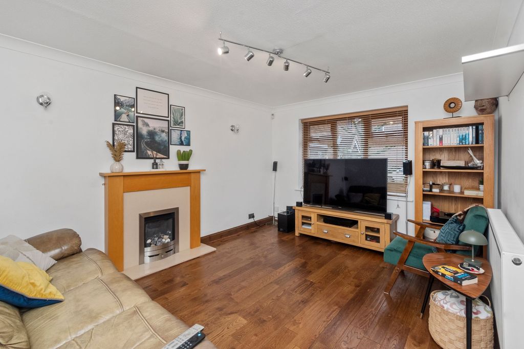 Property photo 2 of 31