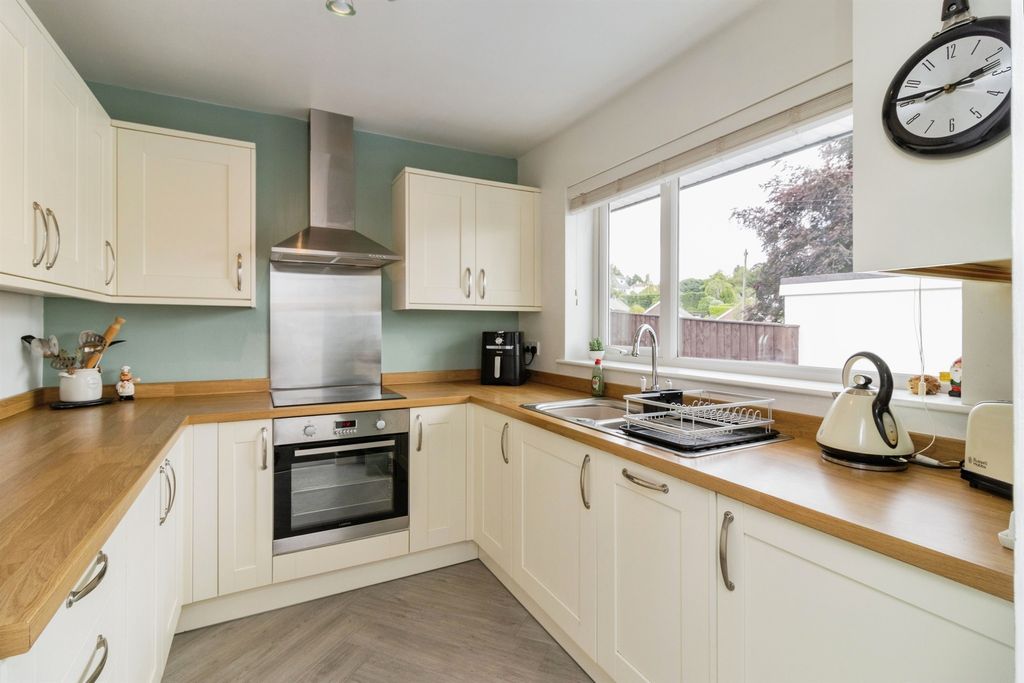 Property photo 2 of 31