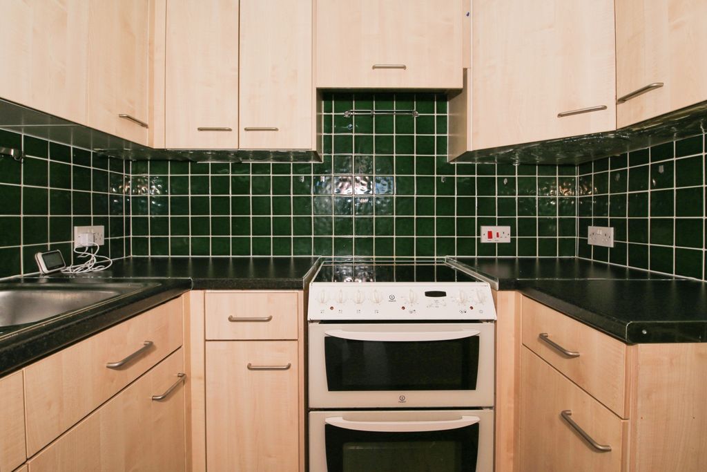 Property photo 3 of 9 Kitchen