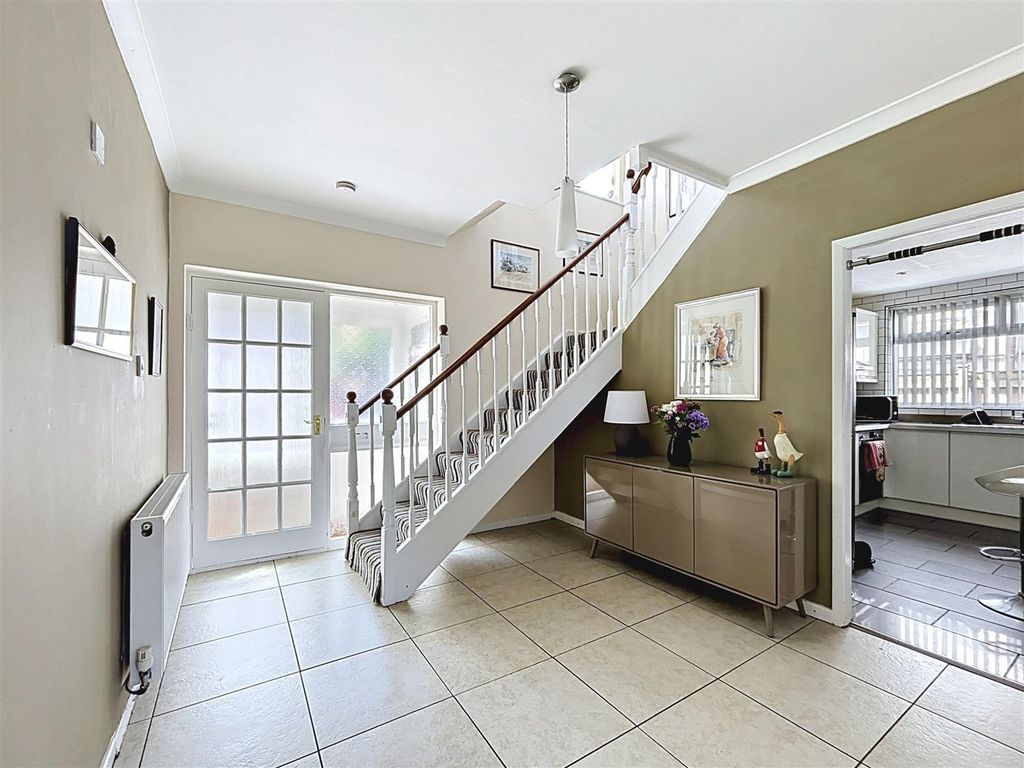 Property photo 2 of 24 Entrance Hall