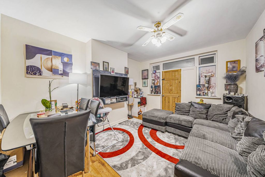 Property photo 1 of 8