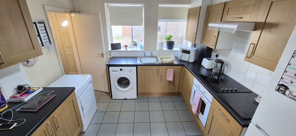 Property photo 2 of 27