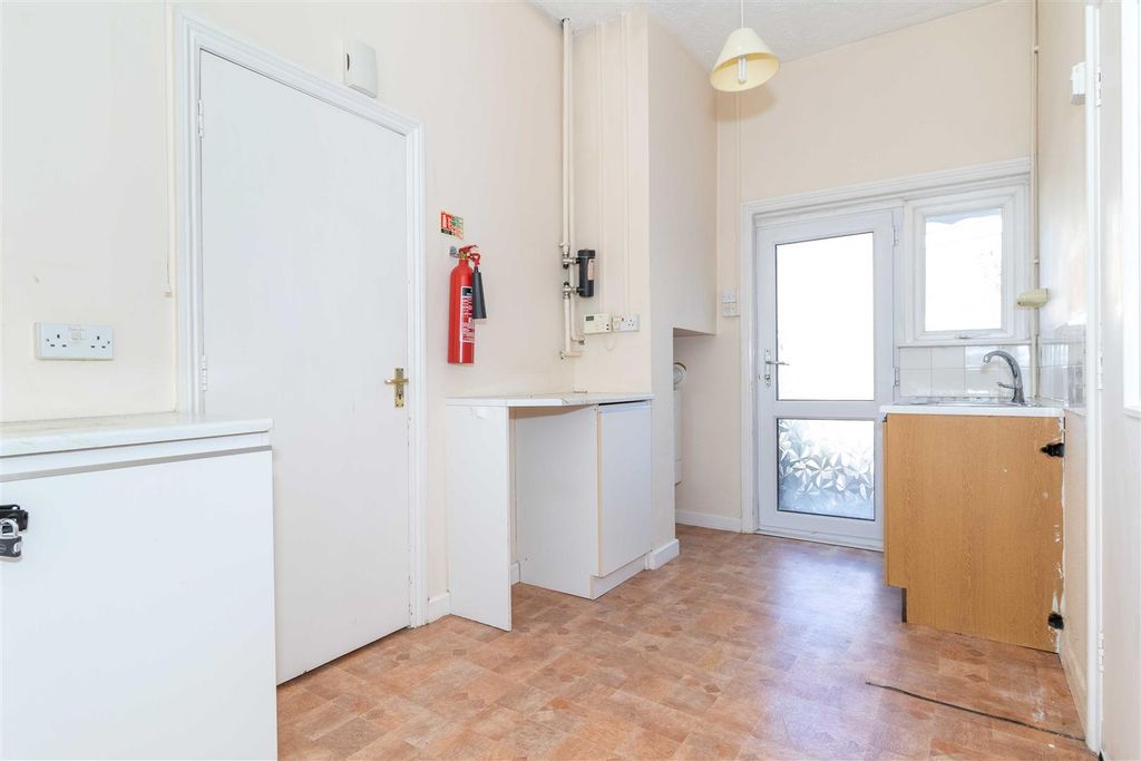 Property photo 3 of 17 Salisbury-27.Jpg