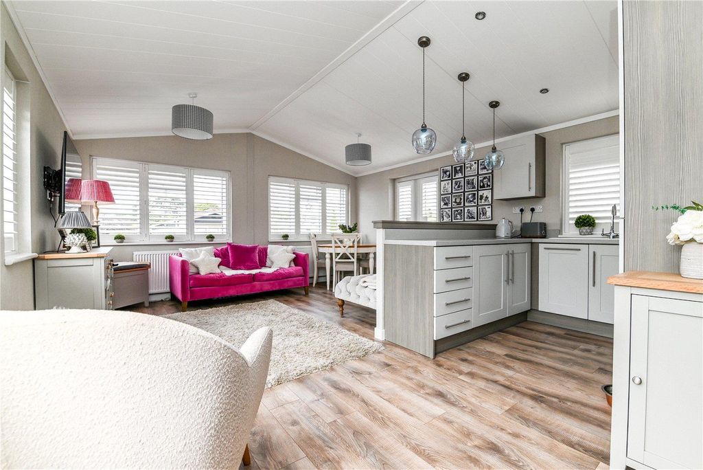 Property photo 2 of 15 Picture No. 03