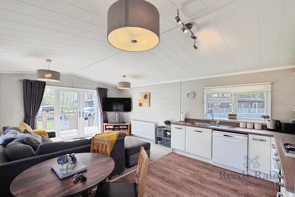 Property photo 3 of 13 Picture No. 02