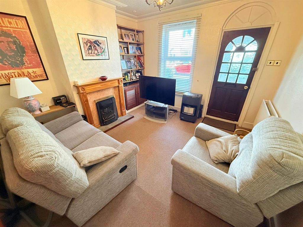 Property photo 2 of 11 Lounge Area