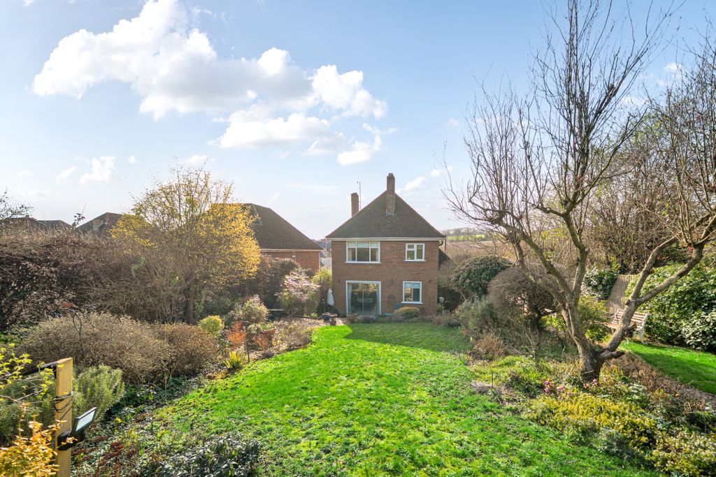 Property photo 3 of 12