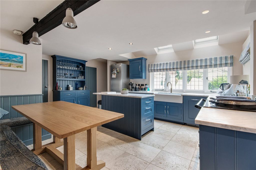 Property photo 3 of 14 Kitchen/Breakfast Rm