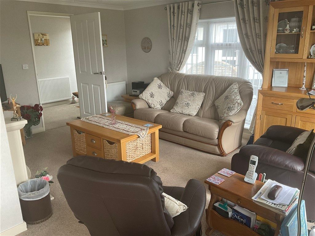 Property photo 1 of 8 Living Room