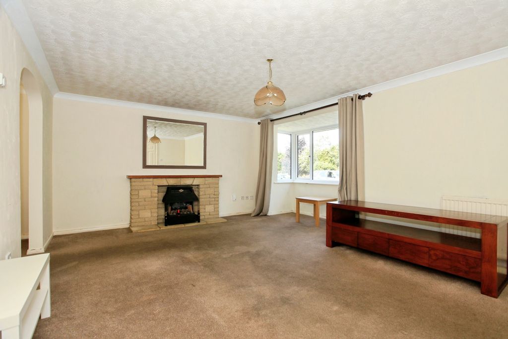 Property photo 2 of 21