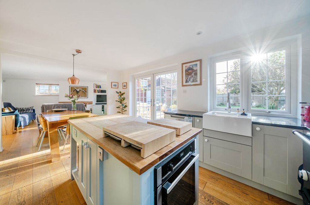 Property photo 3 of 21 1375474-13-691Af9...