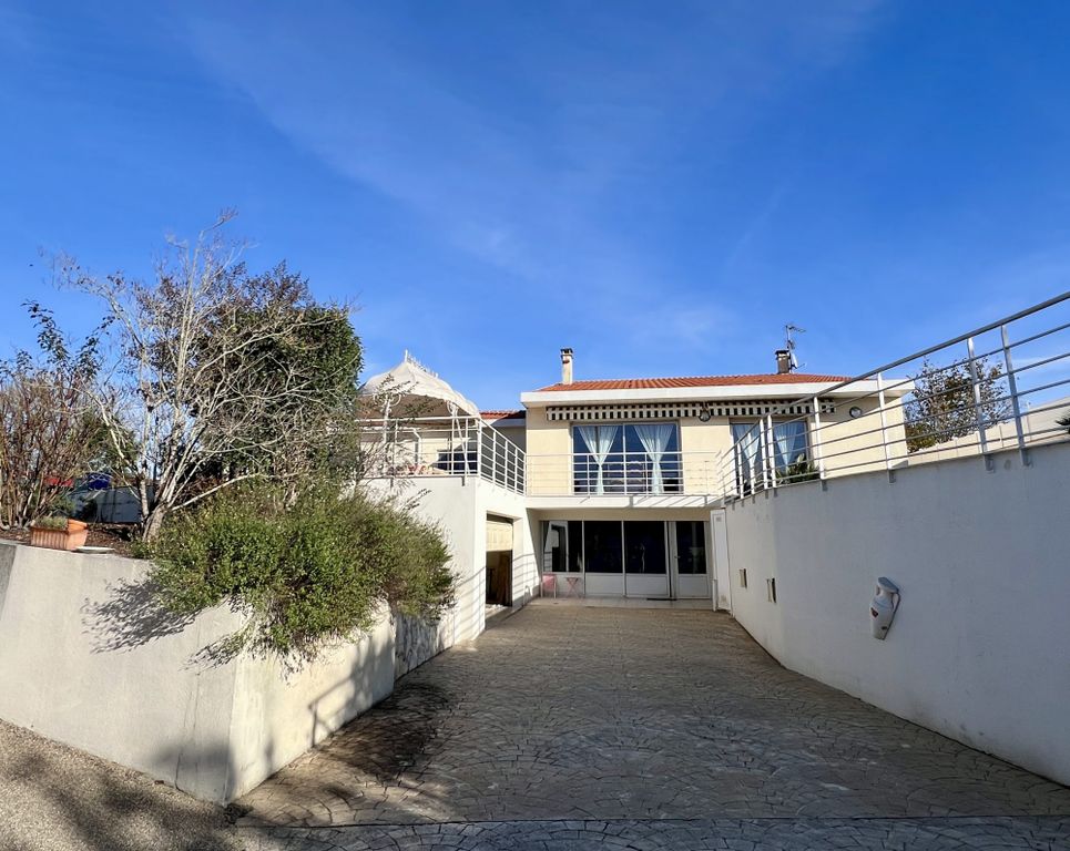 Property photo 1 of 25