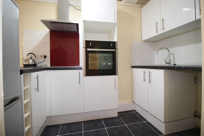Property photo 2 of 8 Kitchen