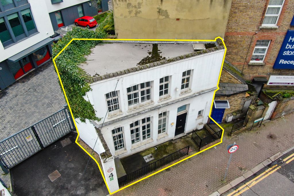 Property photo 2 of 8 2 Ingate Place, Battersea, London, Sw8 3Ns