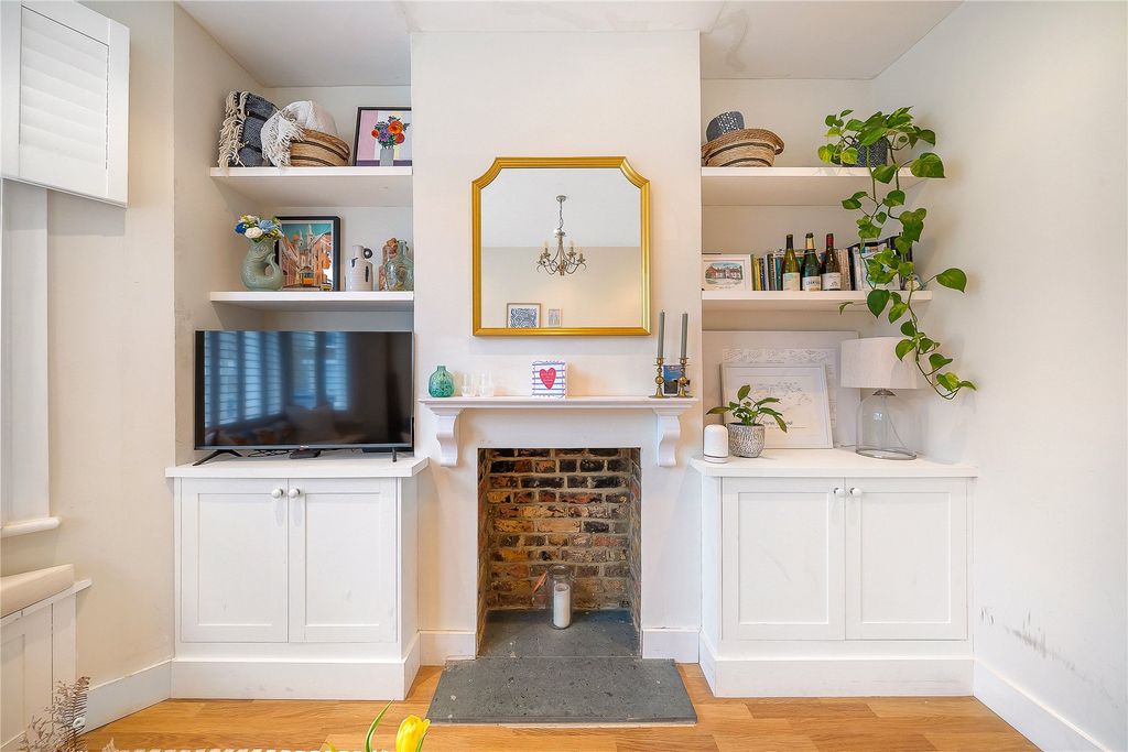 Property photo 3 of 9 Fireplace Details