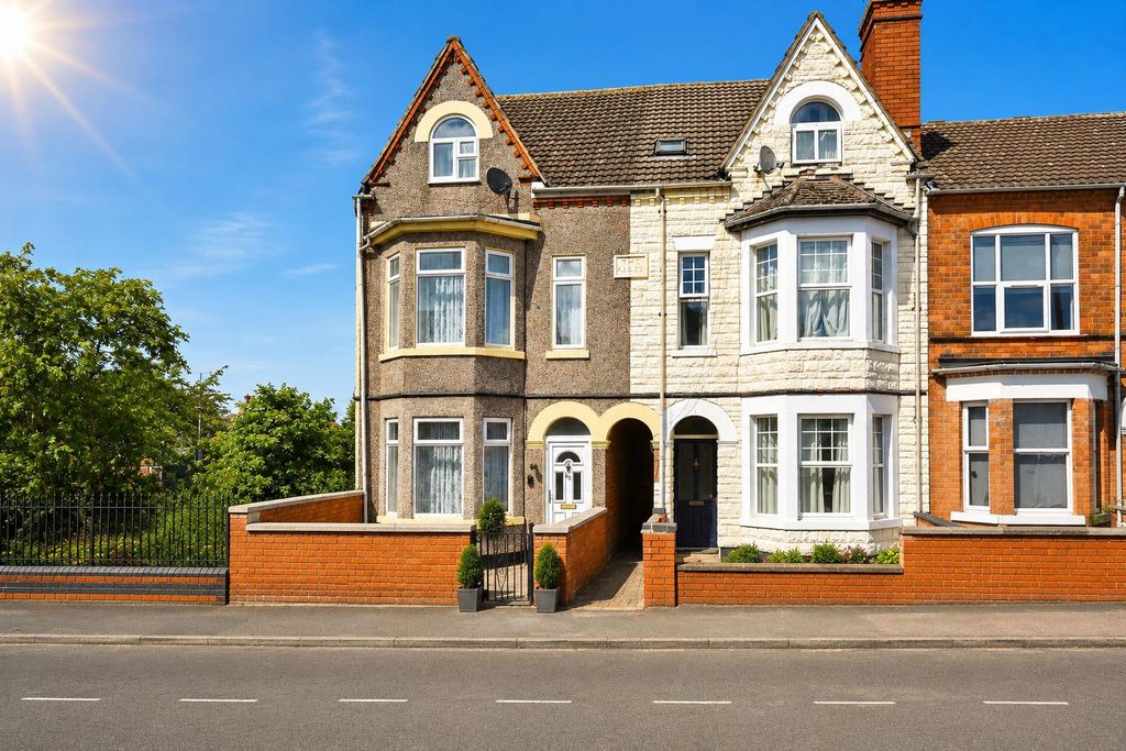 Property photo 1 of 17 1.Png
