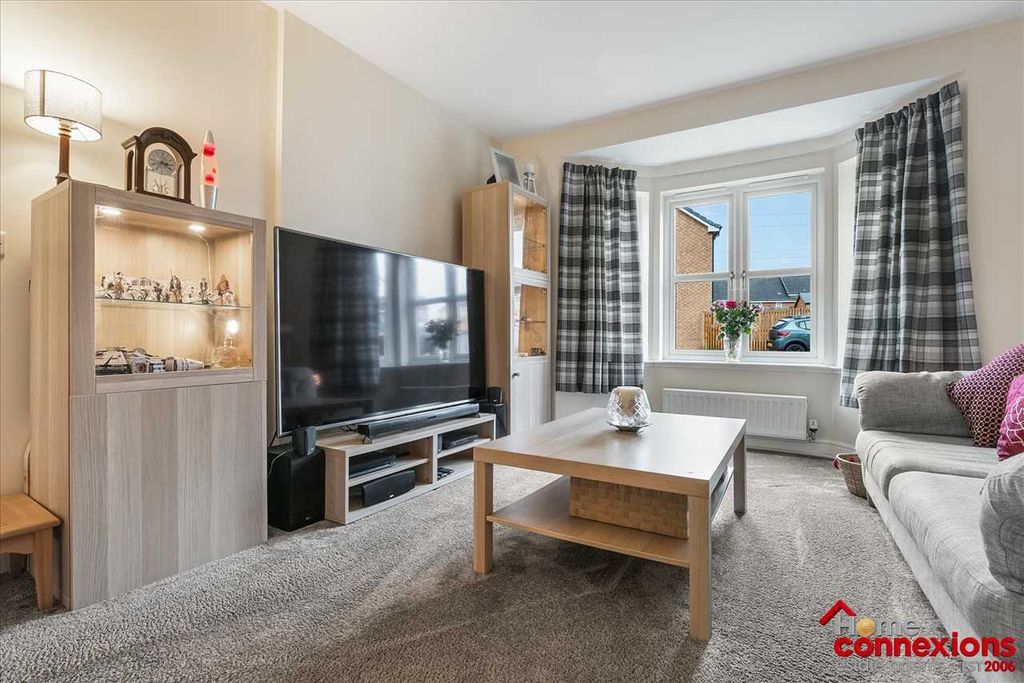 Property photo 3 of 31 Lounge (2)