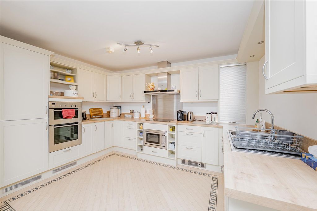 Property photo 3 of 26 Kitchen