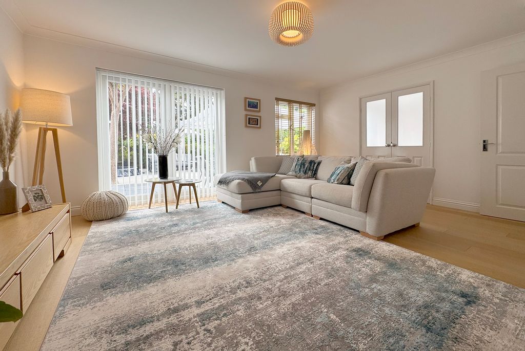 Property photo 2 of 17 9Cp Sitting Room 1