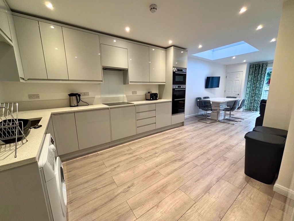 Property photo 1 of 9 Kitchen