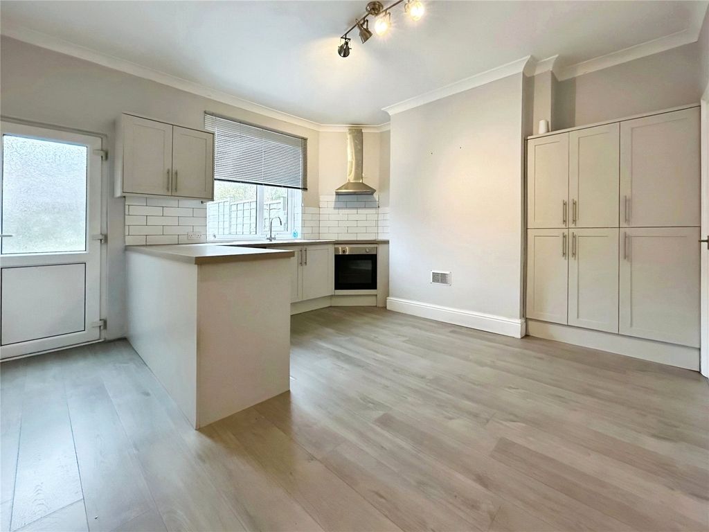 Property photo 3 of 7 Kitchen