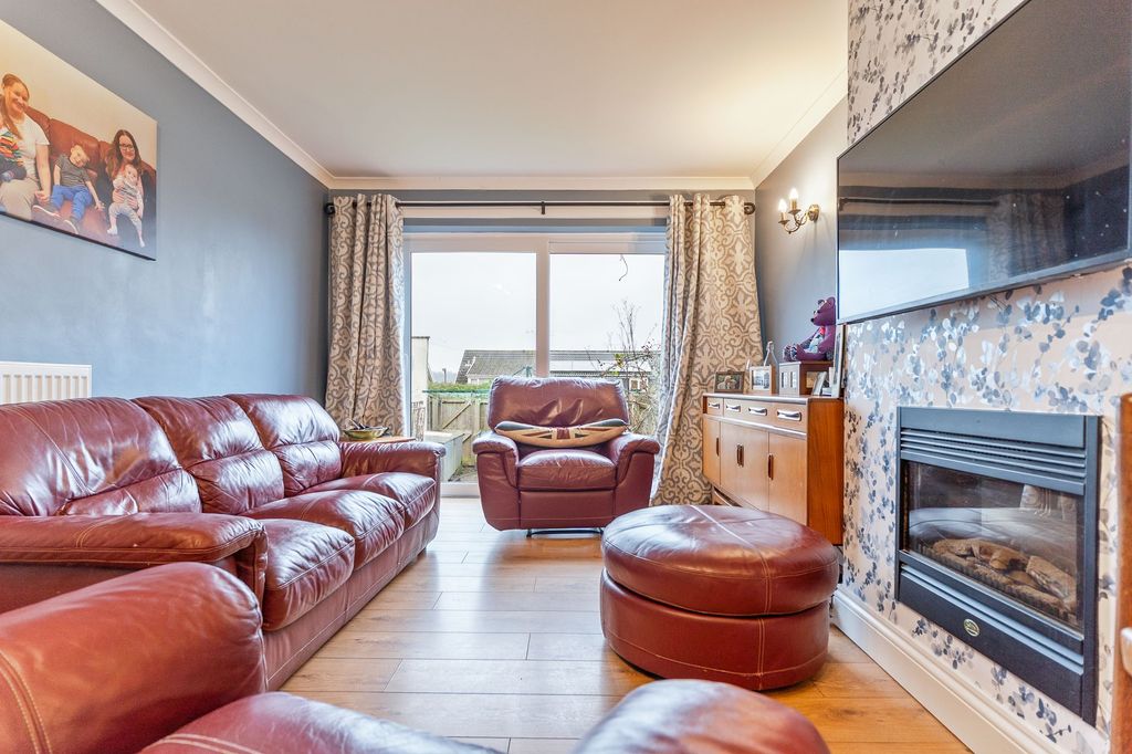 Property photo 3 of 23