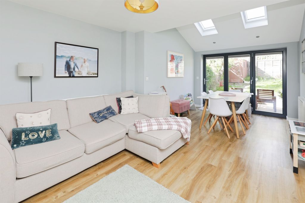 Property photo 2 of 17