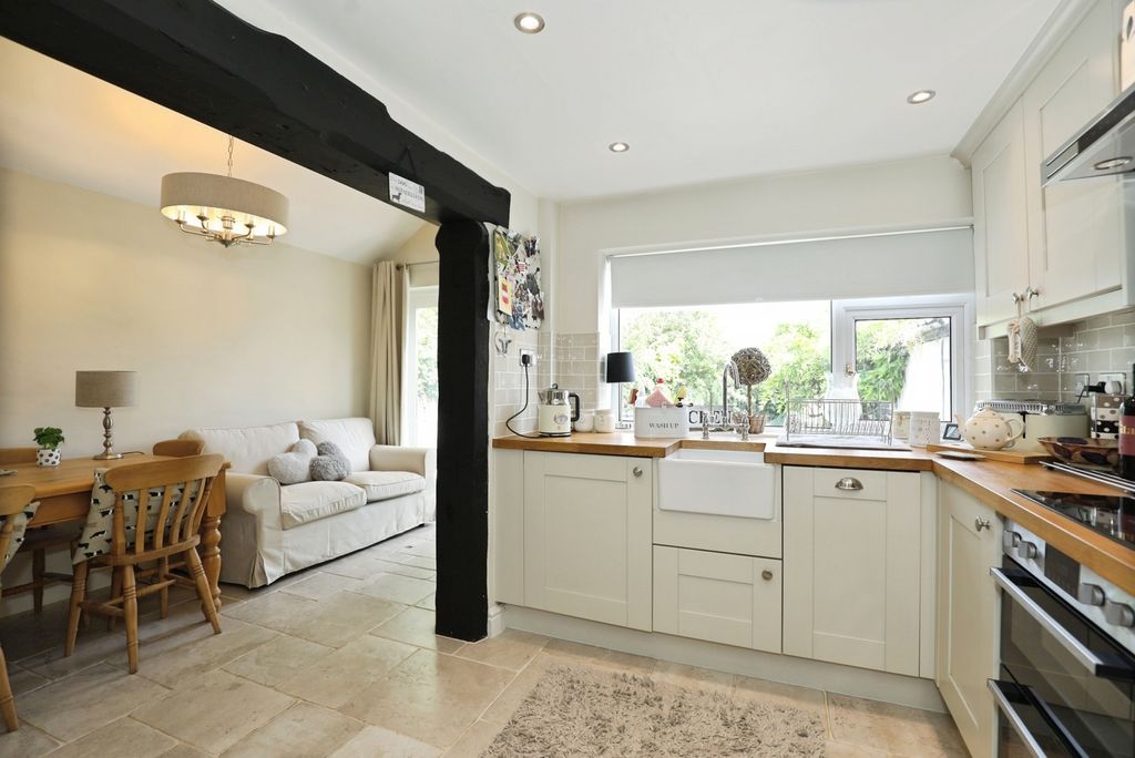 Property photo 2 of 20 Dining Kitchen