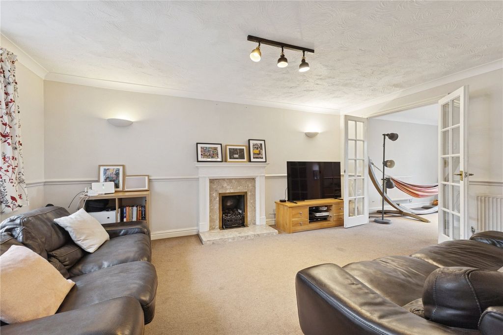 Property photo 2 of 15 Sitting