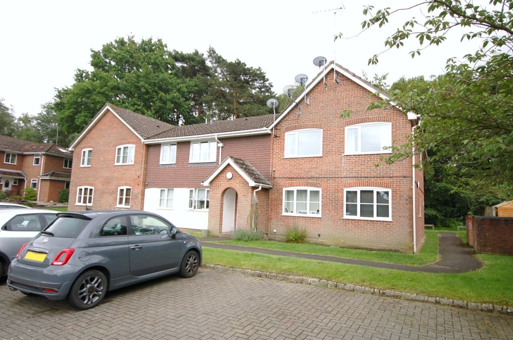 Property photo 1 of 11 Albert Road