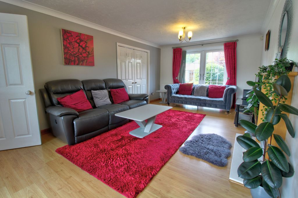 Property photo 2 of 22 Lounge