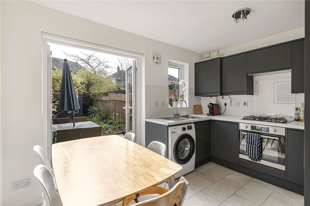 Property photo 2 of 16 Picture No. 27