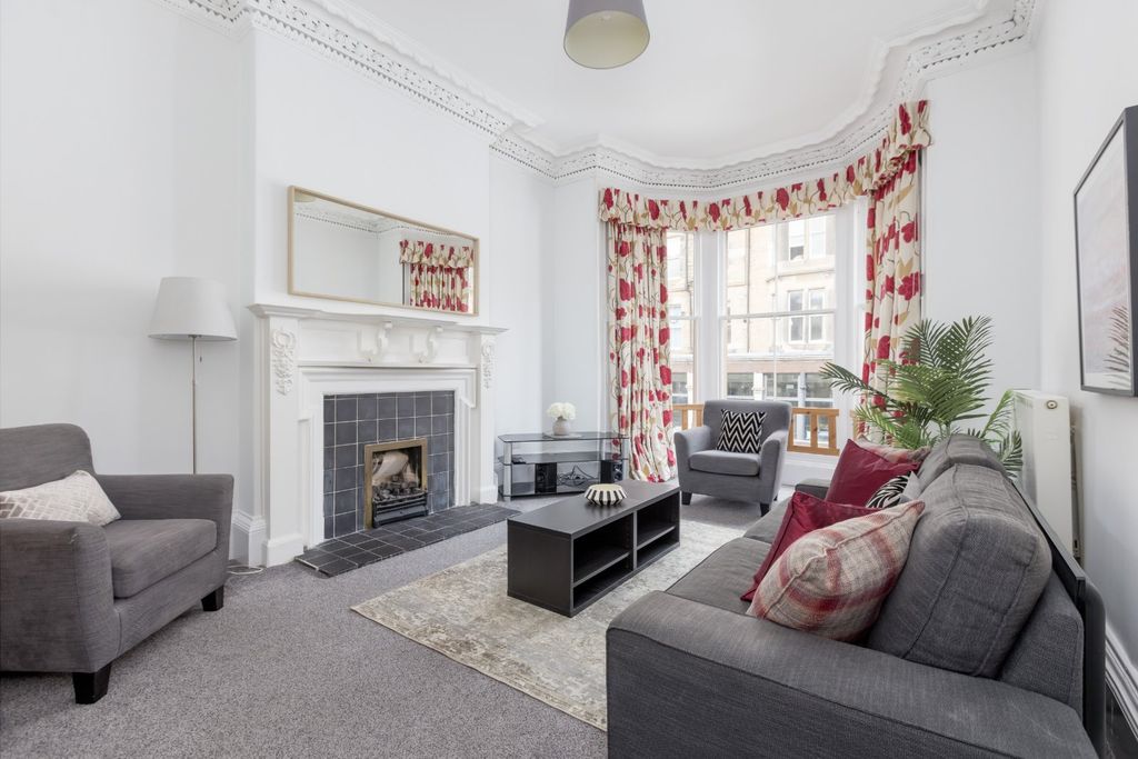 Property photo 2 of 17 Sitting Room