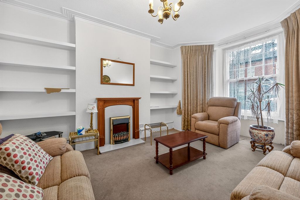 Property photo 2 of 28