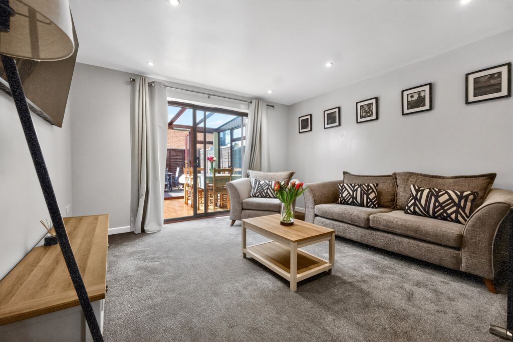 Property photo 2 of 11 Living Room